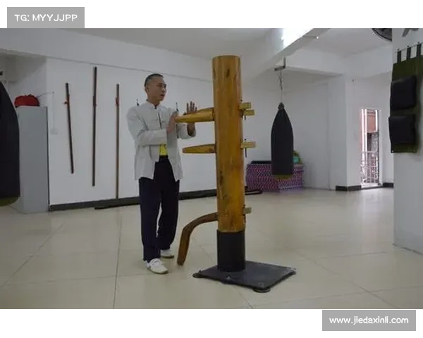 梁小龙弟子龙三将亮相金华MMA赛事 展示咏春木人桩法独特技艺 梁小龙弟子龙三将亮相金华MMA赛事 展示咏春木人桩法独特技艺